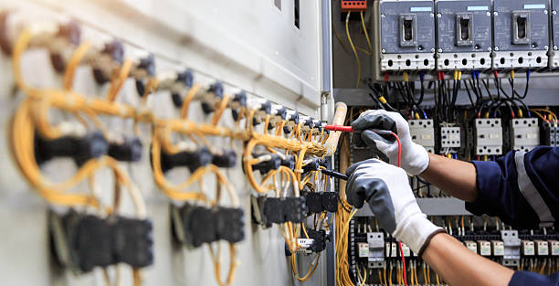 Professional Electrician technician working in Pleasant Hill, PA